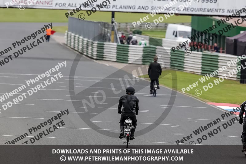 Vintage motorcycle club;eventdigitalimages;mallory park;mallory park trackday photographs;no limits trackdays;peter wileman photography;trackday digital images;trackday photos;vmcc festival 1000 bikes photographs